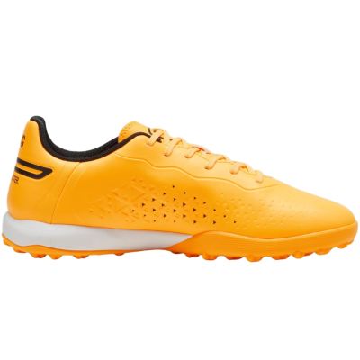 7. Buty piłkarskie Puma King Match TT M 107260 05
