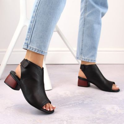 17. Skórzane komfortowe sandały Remonte W RKR654