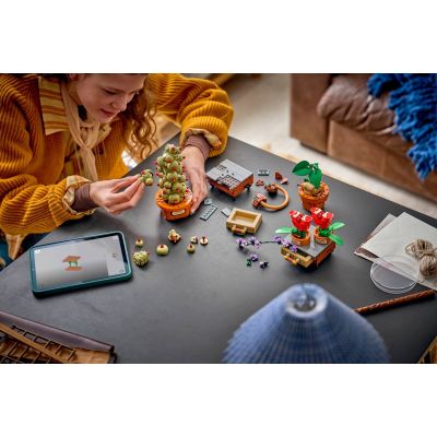 8. LEGO Harry Potter 76474 - Rośliny z lekcji zielarstwa w Hogwarcie