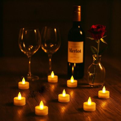 12. ZESTAW 8 ŚWIECZEK TEA LIGHT LED Z PILOTEM