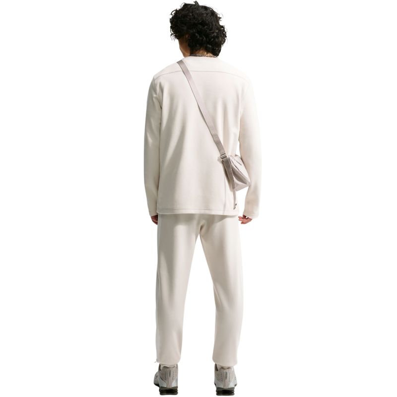 7. Spodnie męskie Nike Sportswear Club kremowe IO1376 104