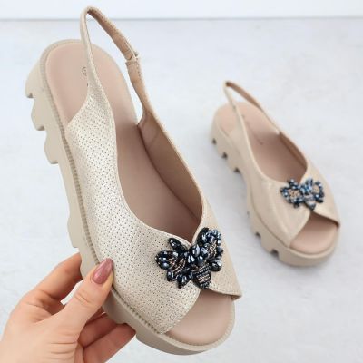 2. Sandały damskie na platformie perforowane metaliczne złote Potocki  SZ12610