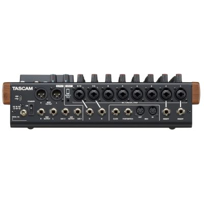 13. Tascam Model 12 - 10-kanałowy mikser z 12-ścieżkowym rejestratorem