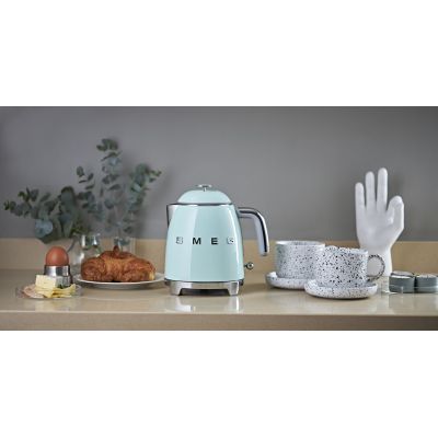42. Czajnik SMEG model KLF05PGEU mini 0,8L pastelgreen