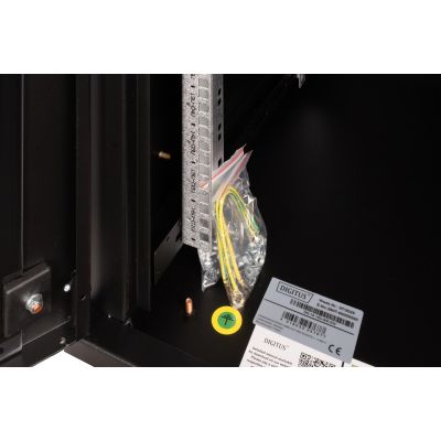 23. Szafa sieciowa wisząca Unique 19" 16U rack 600x600, drzwi szyba, czarny, niedzielona, złożona, 100kg