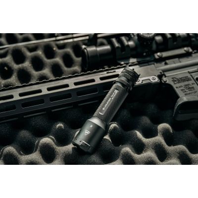 6. Latarka Ledlenser TAC6R Black Box