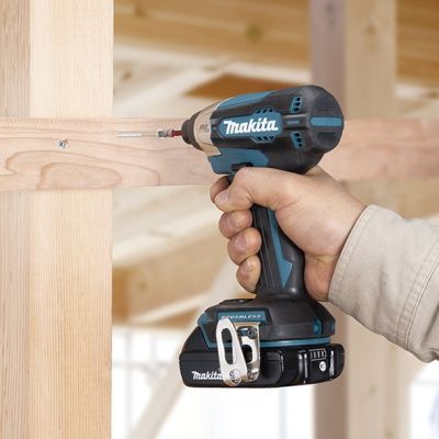 5. Makita DLX2414AJ bez kategorii