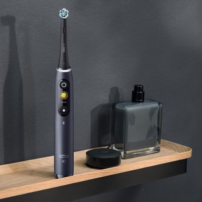 5. Braun Oral-B szczoteczka elektryczna iO8 BLACK