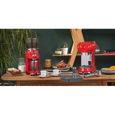 28. Smeg CGF11RDEU młynek do kawy 150 W Czerwony