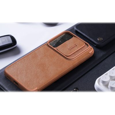 21. Nillkin Qin Leather Pro Case etui do Samsung Galaxy S22+ (S22 Plus) osłona na aparat kabura pokrowiec obudowa z klapką brązowy