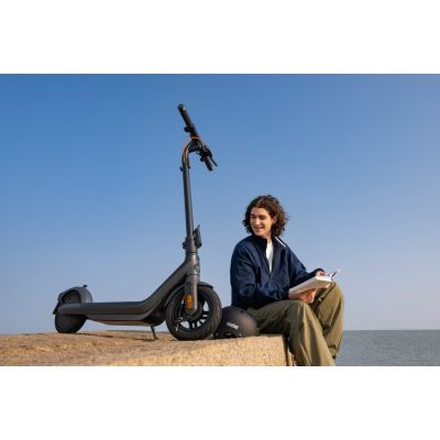 10. Hulajnoga elektryczna Segway-Ninebot KickScooter E2 PRO D