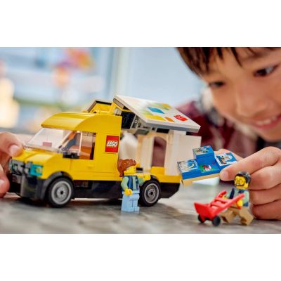 19. LEGO City 60500 Ciężarówka LEGO