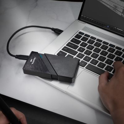 8. ADATA SE920 Technologia Thunderbolt 4 TB USB Type-C USB4 Gen 3x2 Czarny