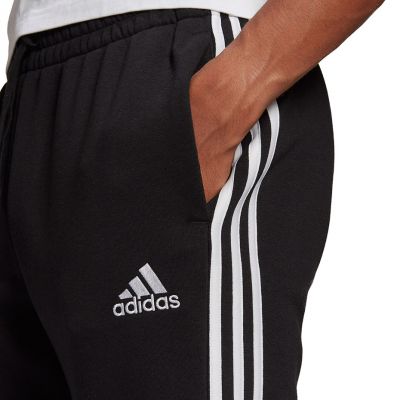 2. Spodnie adidas Essentials Fleece M GK8821