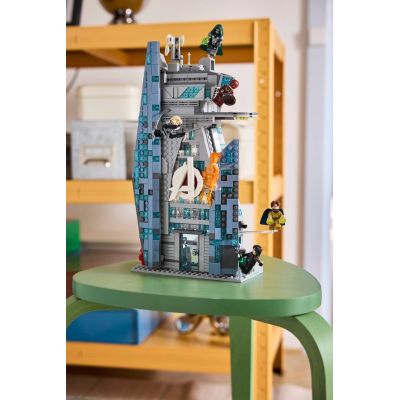 10. LEGO Marvel Super Heroes 76352 - Avengers: Doomsday Nowa Wieża Avengersów