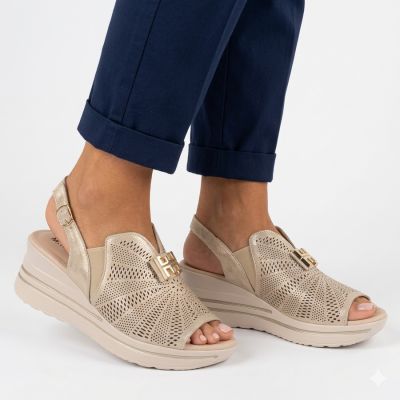 5. Skórzane sandały damskie na platformie koturn złoty M.Daszyński 25144-4