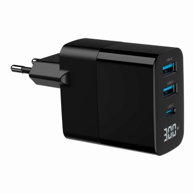 2. GEMBIRD 3-PORTOWA SZYBKA ŁADOWARKA SIECIOWA GAN (PD) USB (2X USB-A + 1X USB TYP-C), 30W, LCD, CZARNA