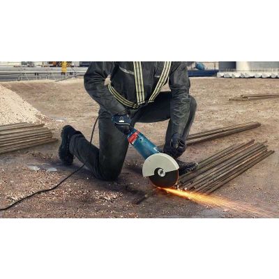 9. SZLIFIERKA KĄTOWA FI 230 2400W 06018C3300 BOSCH