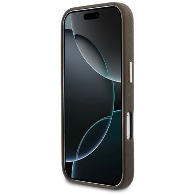5. Etui Guess FW Resin Logo na iPhone 17 Pro - brązowe