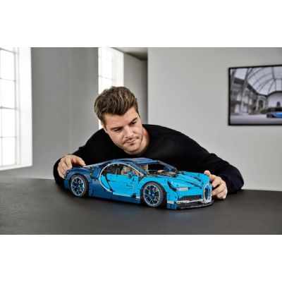 8. LEGO Technic 42083 Bugatti Chiron
