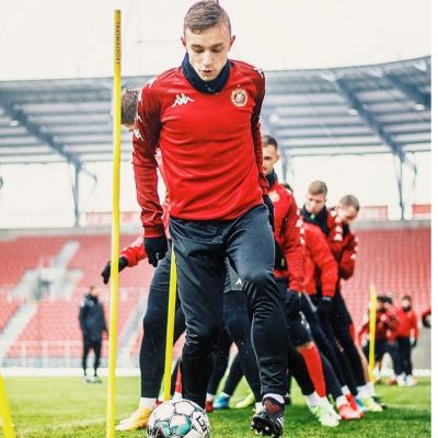 3. Tyczka treningowa Yakima Sport metalowa końcówka 1,6 m niebieska 100646