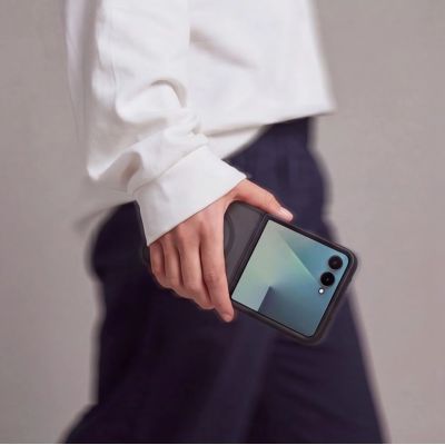 8. Etui Tech-Protect Magmat MagSafe na Samsung Galaxy Z Flip 8 - czarne matowe
