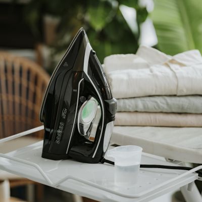 10. Żelazko parowe ADLER AD 5054