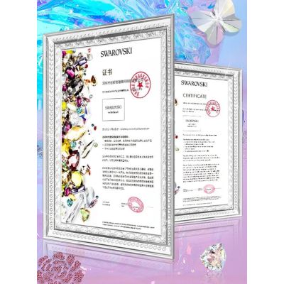 4. Kingxbar Lucky Series etui ozdobione oryginalnymi Kryształami Swarovskiego iPhone 12 mini przezroczysty (Luck)