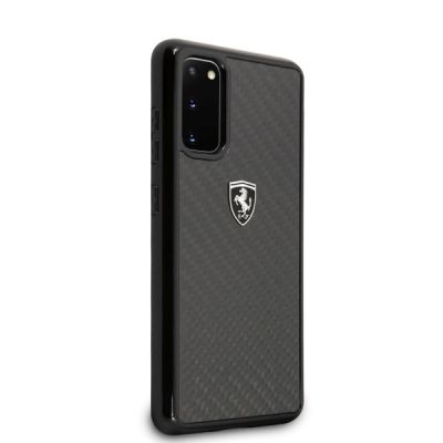 3. Etui Ferrari Carbon Heritage na Samsung Galaxy S20 - czarne