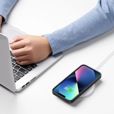 12. Ugreen LP626 Silky Silicone Protective Case gumowe elastyczne silikonowe etui na telefon do iPhone 14 Plus czarny (90920)