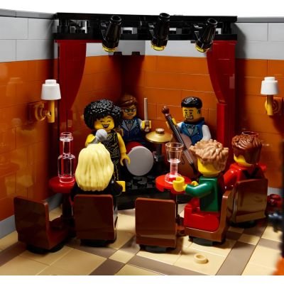 9. LEGO Icons 10312 - Klub Jazzowy