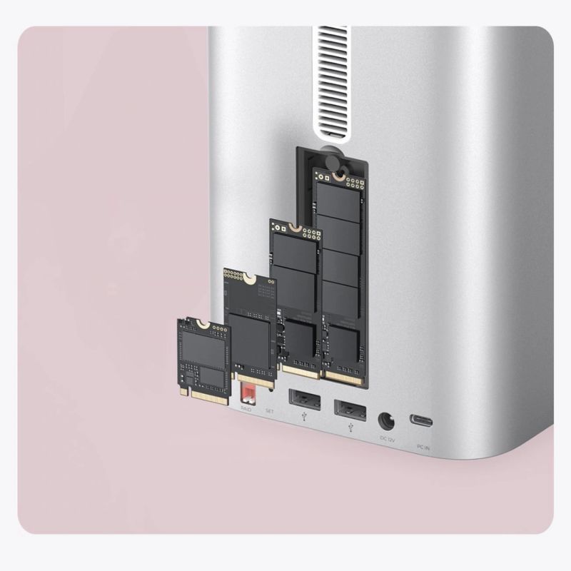 9. Stacja dokująca Orico MiniTower z kieszeniami na dyski twarde do 56TB - srebrna