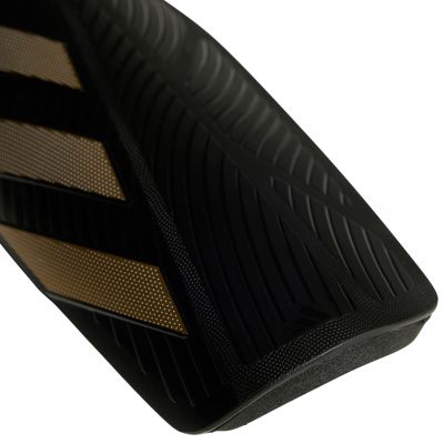 3. Ochraniacze piłkarskie adidas Tiro Club JV6750