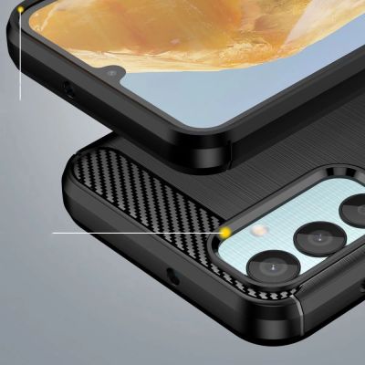 8. Etui Tech-Protect TPUCarbon na Samsung Galaxy M15 5G - czarne