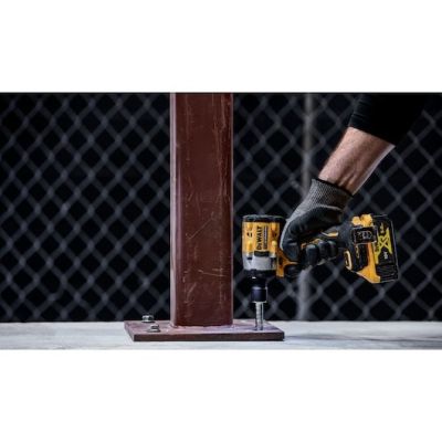 12. DeWALT DCF922P2T-QW klucz zasilany 2500 RPM 610 N·m