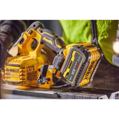 9. DeWALT DCS573NT-XJ przenośna pilarka tarczowa
