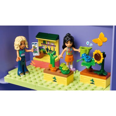 14. LEGO Friends 42697 - Kreatywna walizka z domkiem dla lalek
