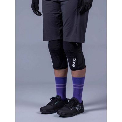 7. Ochraniacze na kolana EVOC Knee Protector Ls Flex Lite black