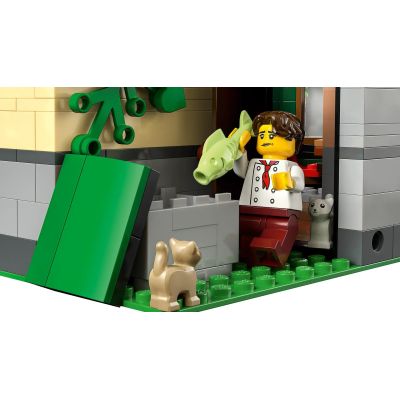 6. LEGO Icons 10350 - Dom w stylu angielskim