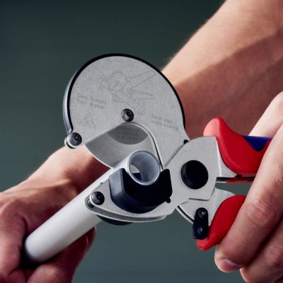 30. KNIPEX OBCINAK DO RUR KOMPOZYTOWYCH I PLASTIKOWYCH