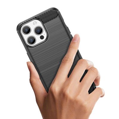 4. Elastyczne etui wzór karbon do iPhone 15 Pro Carbon Case - niebieskie