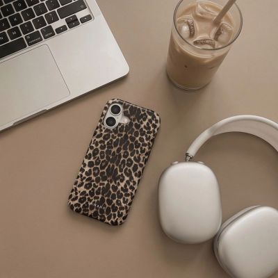 5. Etui Tech-Protect Lamano MagSafe na iPhone 17 - brązowo-beżowe