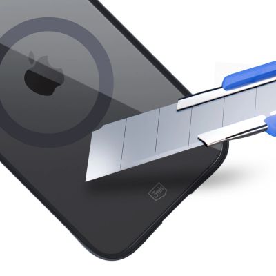8. Etui 3mk Satin Armor MagCase z MagSafe na iPhone 12 Pro Max - przezroczyste z czarną ramką