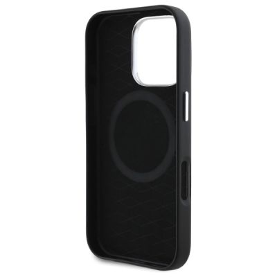 7. Etui BMW M Smooth Full Wrapped Metal MagSafe na iPhone 16 Pro - czarne