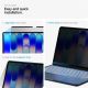 9. Folia prywatyzująca Spigen SafeView na MacBook Neo 13" 2026