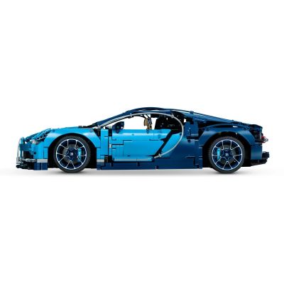 13. LEGO Technic 42083 Bugatti Chiron