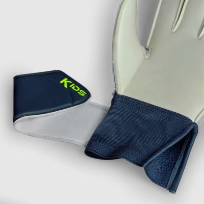 3. Rękawice piłkarskie dla bramkarza SELECT 03 Youth