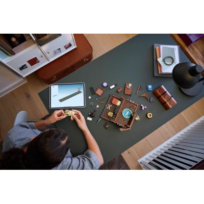 8. LEGO 76785 Wednesday - Mieszkanie Rączki