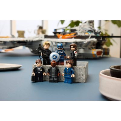 9. LEGO Marvel Super Heroes 76354 - Lotniskowiec T.A.R.C.Z.Y