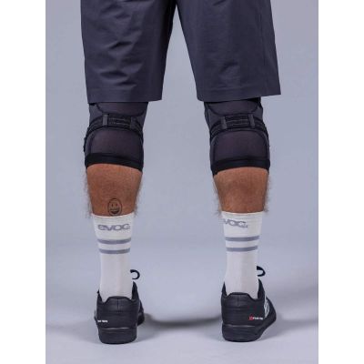4. Ochraniacze na kolana EVOC Knee Prot Ls Flex Enduro black